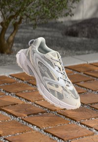 Lacoste - L003 NEO SHOT 125 - Trainers - white/off white Thumbnail Image 1