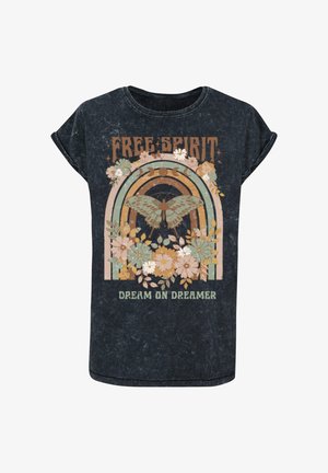 Sötét szürke, rövid ujjú póló, színes nyomtatott mintával, amelyen pillangó, virágok és a "SZABAD SZELLŐ" valamint a "ÁLMOZZ, ÁLMODÓ" felirat található.