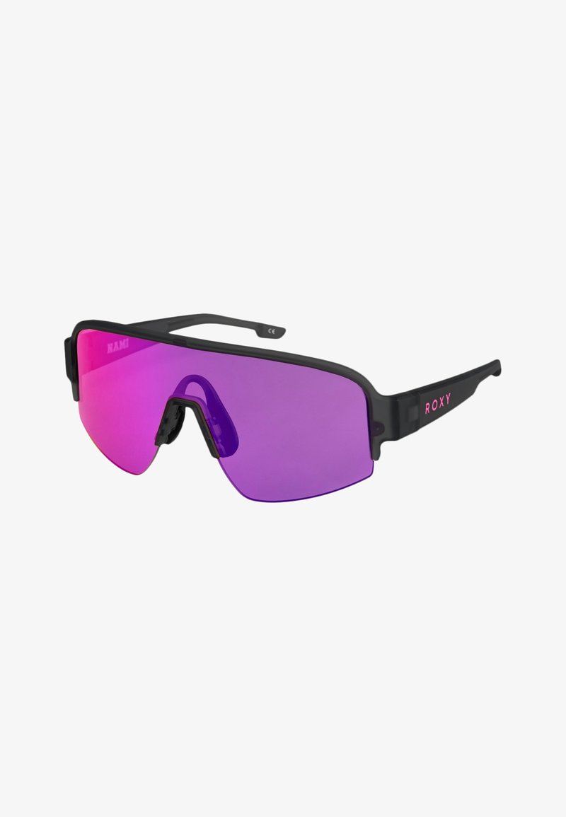 Lunettes de sport enveloppantes à monture noire, avec une lentille unique teintée de violet-rose et le logo "ROXY" rose sur la branche.