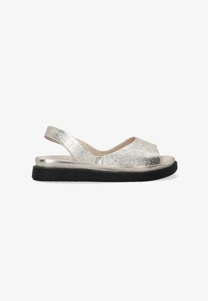 Metallisch silberner Slingback-Sandale mit offener Zehe, Obermaterial aus Leder, minimalistischem Design und einer schwarzen Gummisohle für Traktion.