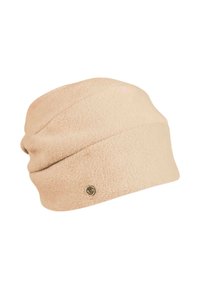 Beanie in morbido pile beige con un design leggermente slouchy, caratterizzato da un orlo ripiegato e un piccolo logo metallico sul lato.