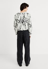 Weekday ASTRO LOOSE BAGGY  - Pantalon classique - washed black