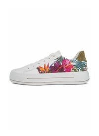 Sneaker bianche con un design floreale composto da fiori rosa e arancioni, foglie verdi e un accento in suede oliva testurizzato sul tallone.