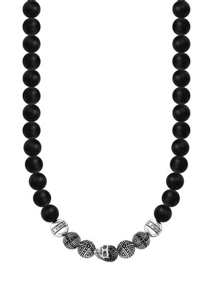 Schwarze Perlenkette mit abwechselnden silbernen Musterperlen und einer zentralen silbernen Totenkopfperle, akzentuiert mit schwarzen Steinen.