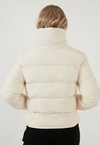 LELA REGULAR FIT - Zimná bunda - ecru