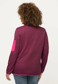 Ulla Popken OPSTAANDE KRAAG RITSZAKKEN - Cardigan - berry