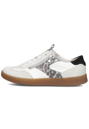 Niedrig geschnittener Sneaker in Weiß und Grau mit Wildleder, strukturiertem Muster, seitlichem Reißverschluss, Schnürsenkeln, schwarzem Fersenlasche und brauner Gummisohle.