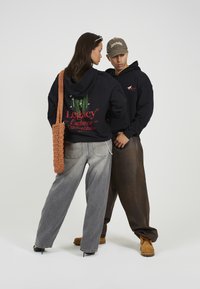 LEGACY STUDIOS UNISEX - Ikdienas džemperis - black