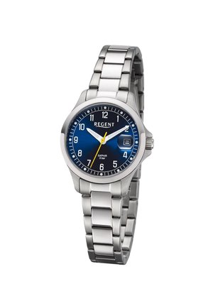 Montre-bracelet en acier avec cadran bleu, aiguilles des heures et des minutes argentées, aiguille des secondes jaune, fenêtre de date et bracelet en maillons métalliques.