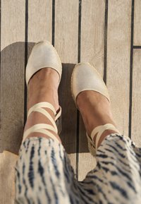 FRED MARTIN COLLECTION BARI - Sandalen met plateauzool - platinum suede