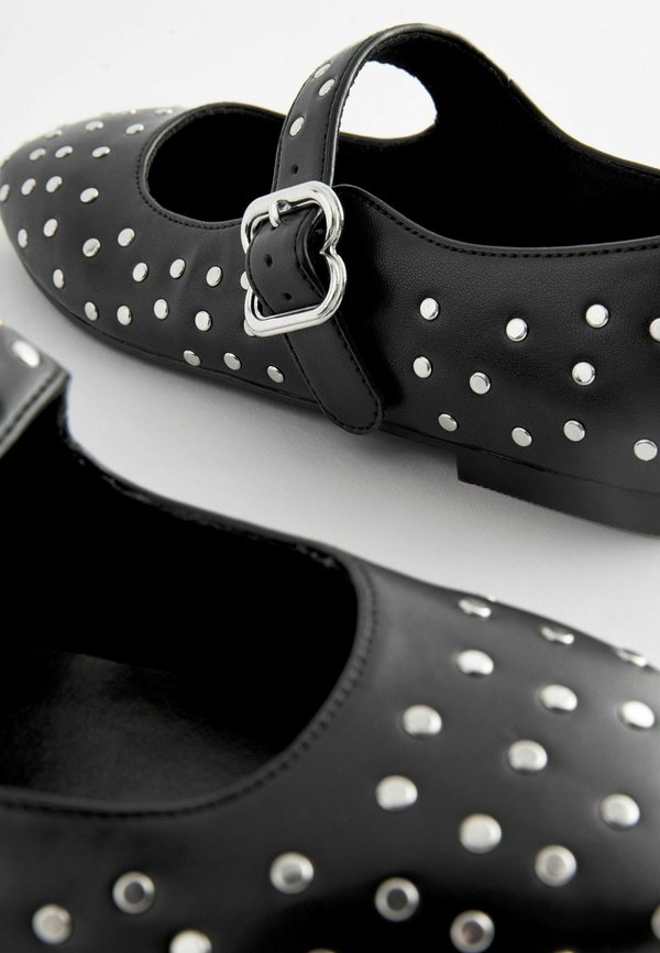 STUDDED MARY JANE – REGULAR FIT – Riemchenballerina
