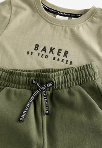 Baker by Ted Baker JOGGER SET- REGULAR FIT - Tréningruha alsók - green