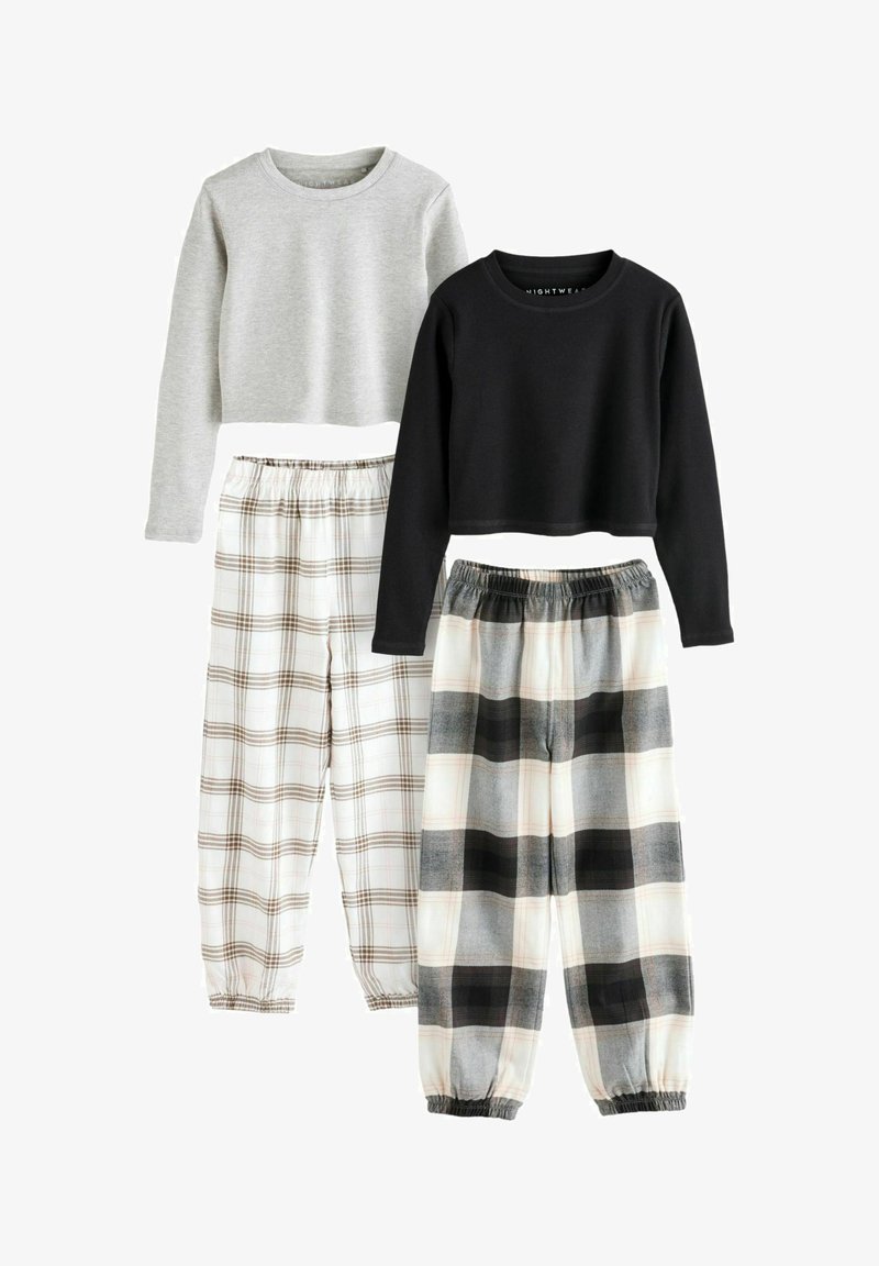 Zestaw trzech elementów odzieży domowej: jasnoszara krótka bluzka z długim rękawem, czarna krótka bluzka z długim rękawem oraz spodnie piżamowe w kratę w kolorach białym, szarym i czarnym.