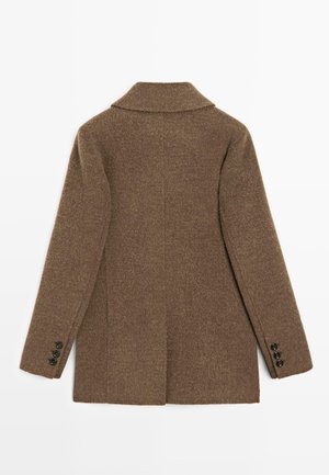 Brauner Mantel aus Wollmischung mit langen Ärmeln, drei schwarzen Knöpfen an jedem Ärmelbund und einem breiten Kragen, von hinten gezeigt.