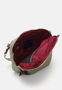 Klättermusen GAUT MESSENGER BAG UNISEX - Sportska torba - silver green