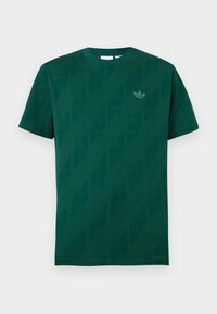 Σκούρο πράσινο κοντομάνικο T-shirt με στρογγυλή λαιμόκοψη, με διακριτικά διαγώνια λογότυπα Adidas Trefoil και μικρό λογότυπο Trefoil στο αριστερό στήθος.
