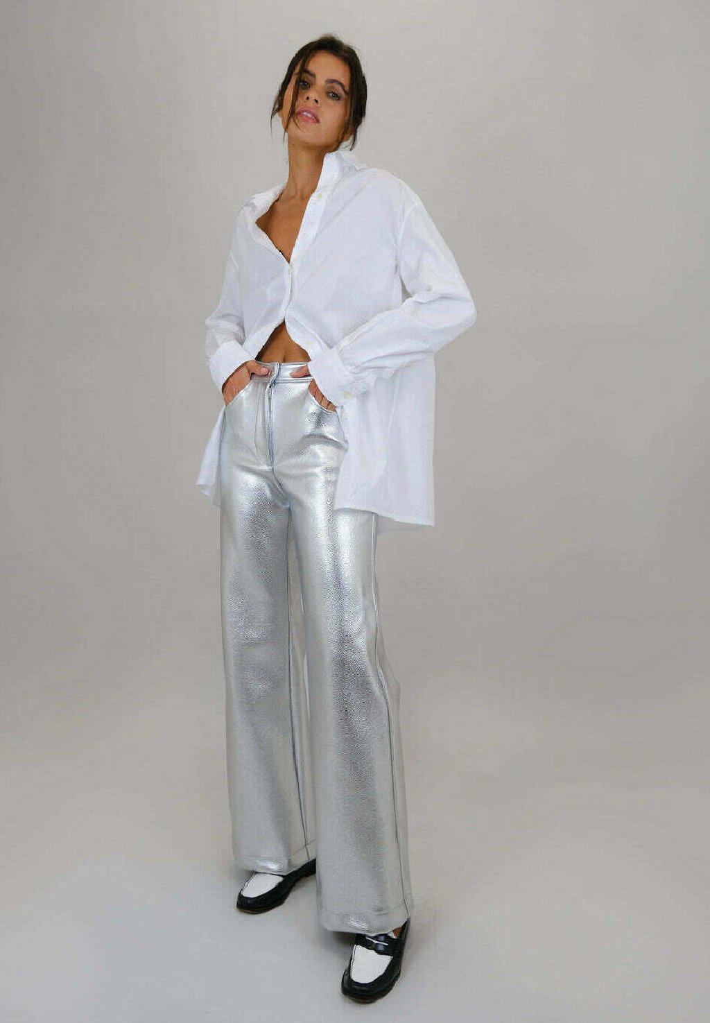 LAAGAM - Pantalones silver/plateado - Zalando.es