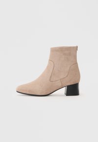 - Ankle boot