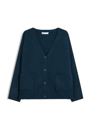 Tumman sininen neulecardigan, jossa on V-pääntie, pitkät hihat, ribbauspäätteet ja kaksi etutaskua. Edessä viisi nappia.