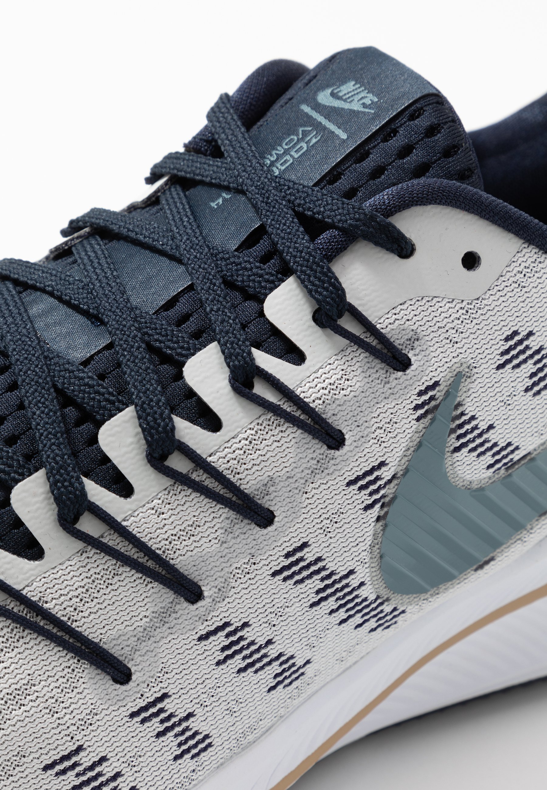 nike performance air zoom vomero