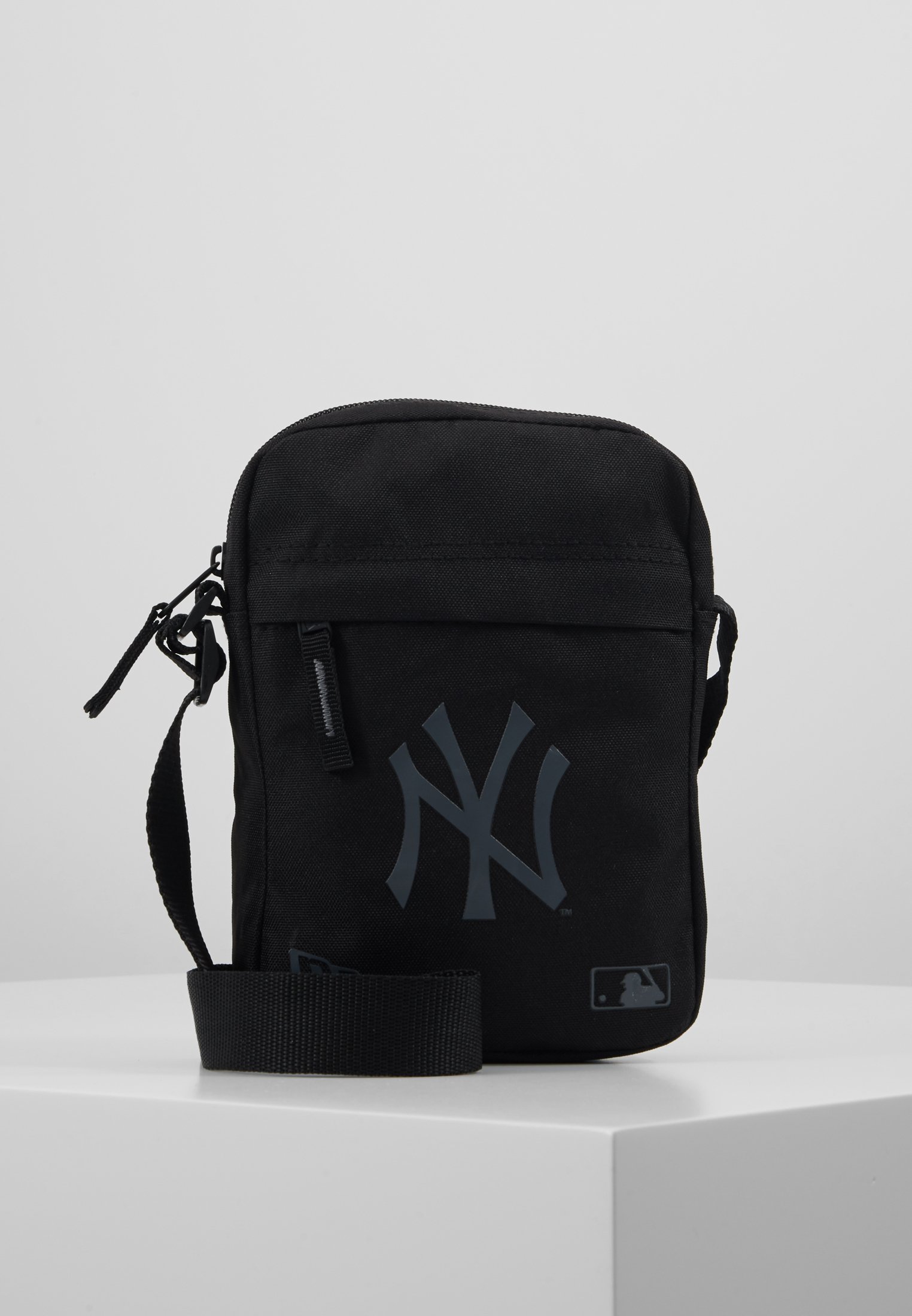 New Era Side Bag Across Body Bag Black Zalando Co Uk