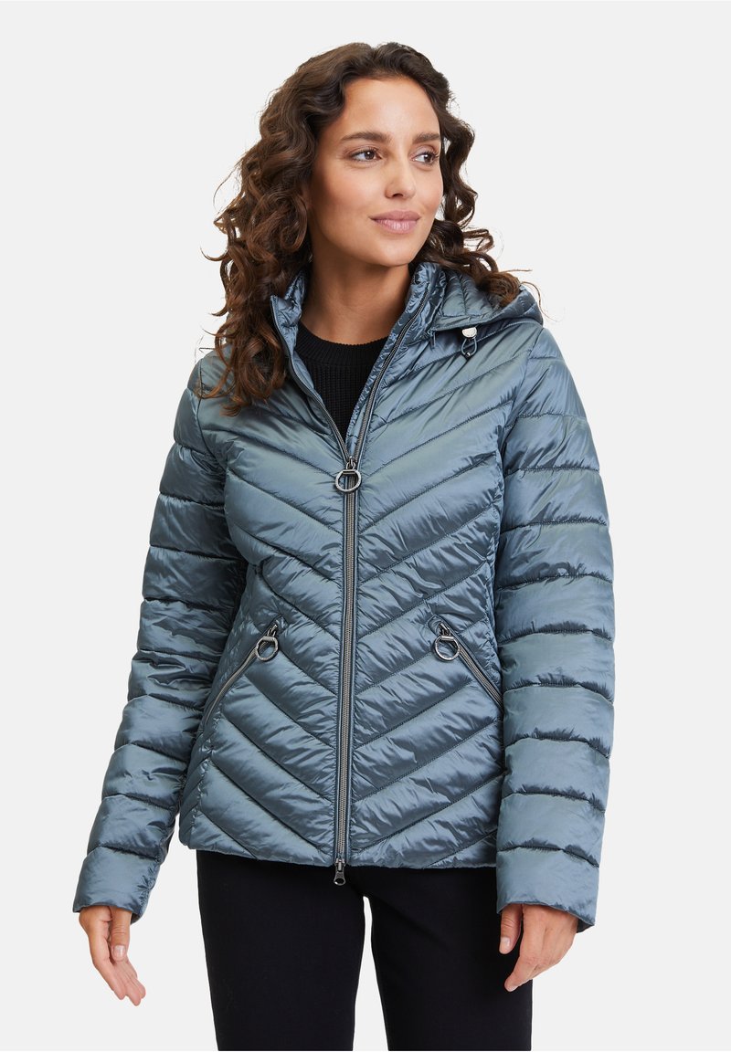 EFOFEI Women's Outdoor Elegant Windproof Raincoat With