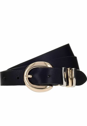 Cintura in pelle nera con fibbia rotonda in oro lucido e tre passanti dorati, arrotolata su uno sfondo bianco.