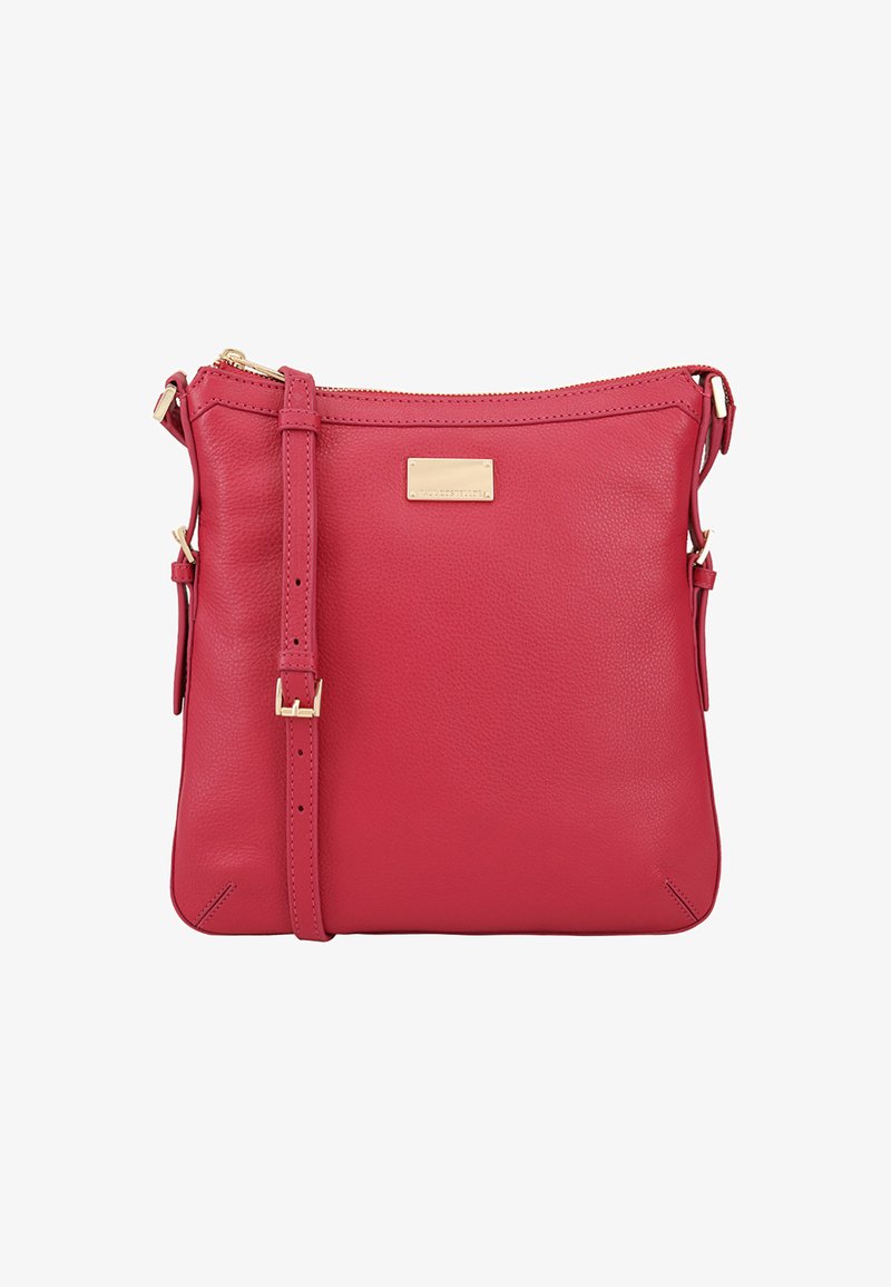 Rode leren schoudertas met goudkleurige hardware, ritssluiting en verstelbare schouderband. Heeft een soepele textuur en een rechthoekige vorm.
