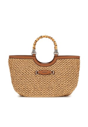 Tkana torebka w kolorze brązowym z bambusowymi uchwytami, brązową skórzaną obwódką i metalowym detalem z logo GUESS w centrum.