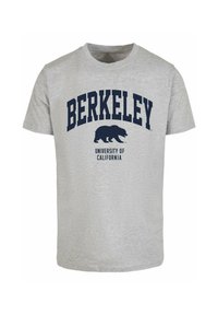 Šedé bavlněné tričko s nápisem "BERKELEY" ve tmavě modrém oblouku a "UNIVERSITY OF CALIFORNIA" pod ním, uprostřed s grafikou medvěda.