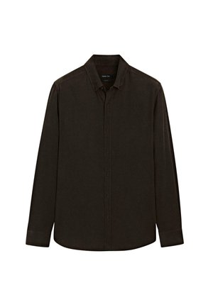 Camicia button-up a maniche lunghe color marrone scuro con colletto, texture morbida e taglio dritto. Presenta bottoni frontali e polsini a cuffia.