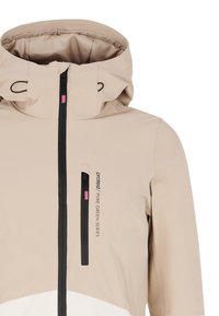 Veste à capuche beige et blanche avec fermetures éclair noires sur le devant et la poitrine, tirettes de fermeture éclair roses, et texte "protest / PVRE GREEN SERIES" sur la poitrine.