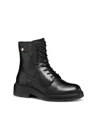 Botas de tobillo de cuero negro con un acabado suave, punta redonda, cordones en la parte frontal y una suela de goma gruesa. Presenta costuras sutiles y un detalle de acento lateral.