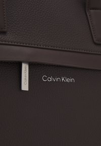Calvin Klein LAPTOP BAG UNISEX - Borsa porta PC - java brown pebble