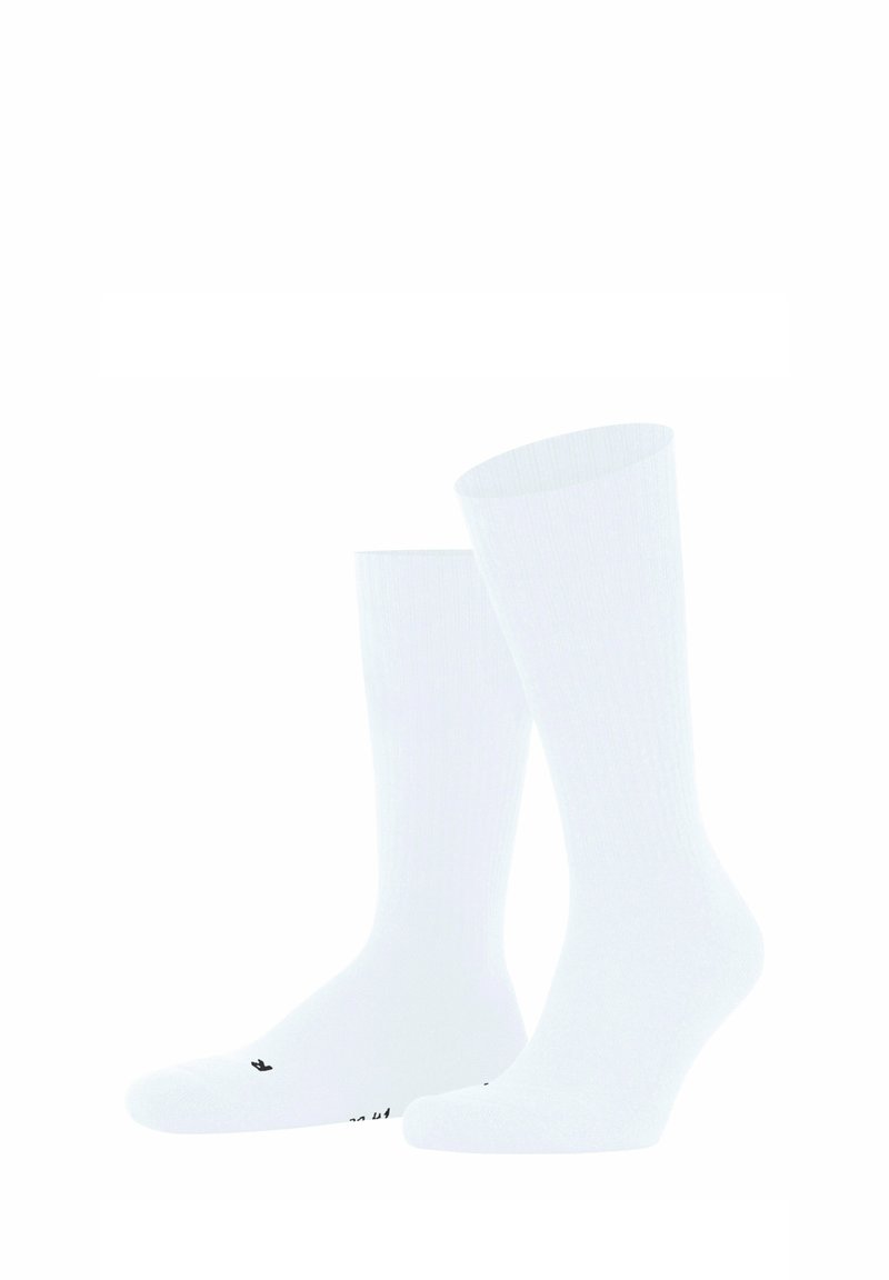 Weiße Baumwollsocken mit geripptem Design, in knöchelhöhe und dezentem schwarzen Branding auf den Zehen. Weiches und leichtes Material.