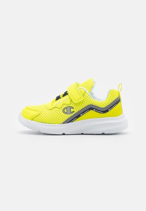 LOW CUT SHOE SHOUT OUT UNISEX - Zapatillas de entrenamiento - solar yellow