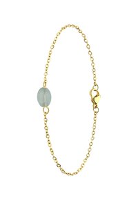 Gouden kettingarmband met een glad, ovaal aquamarijnkralen. De schakels van de ketting zijn rond, met een mollige sluiting voor een veilige sluiting.