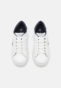 Tommy Hilfiger NATHAN UNISEX - Sneakers basse - white