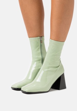 CLEVER - Støvletter - sage green