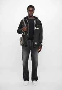 Evisu WEEL OF WISDOM JACKET - Jeansjacke - black