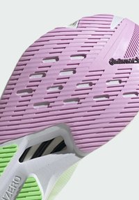 adidas Performance ADIZERO BOSTON 12 - Løbesko til landevejen - cloud white   core black   green spark