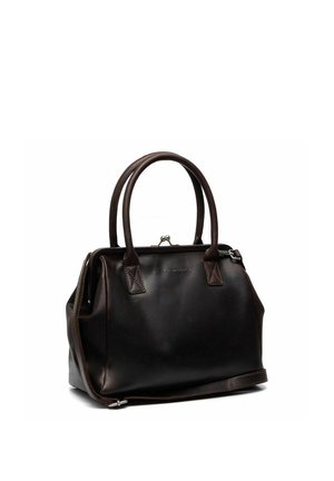 Donkerbruine leren handtas met dubbele bovenhandvatten en een afneembare schouderriem, voorzien van een sluitsysteem en minimale stikselaccenten.