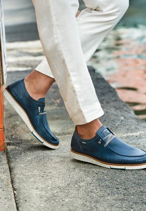 Pikolinos SAN JUAN - Volnočasové šněrovací boty - Blue