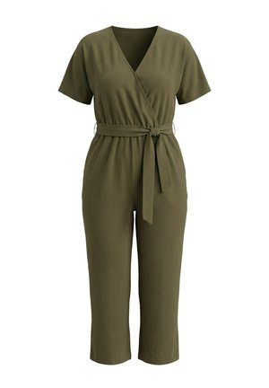 Oliivinvihreä lyhythihainen haalari, jossa on V-kaula-aukko, kietaisumallinen etuosa ja kankainen vyö solmittuna vyötärölle, leveälahkeiset lyhyet housut.