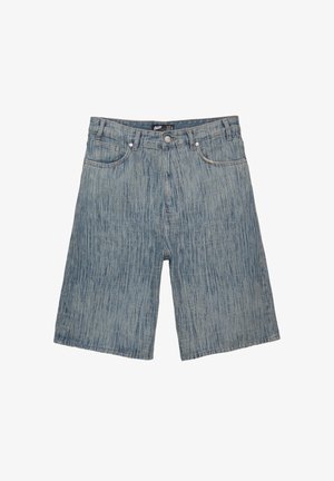 Jeansshorts in Hellblau mit vertikalen Streifen, ausgestattet mit einem Knopf- und Reißverschluss, fünf Taschen und Kontrastnähten.