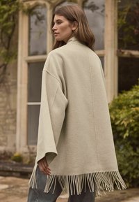 Next HAND SEWN RICH SET - Klassischer Mantel - cream