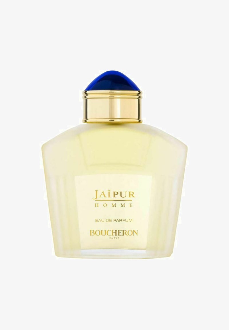 Gennemsigtig glasflaske med en afrundet bund, koniske skuldre, guld accenter og et blåt trekantet låg. Etiketten lyder "Jaïpur Homme Eau de Parfum."