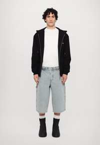 Noon Goons RUNAWAY - Kratke hlače od trapera - washed blue