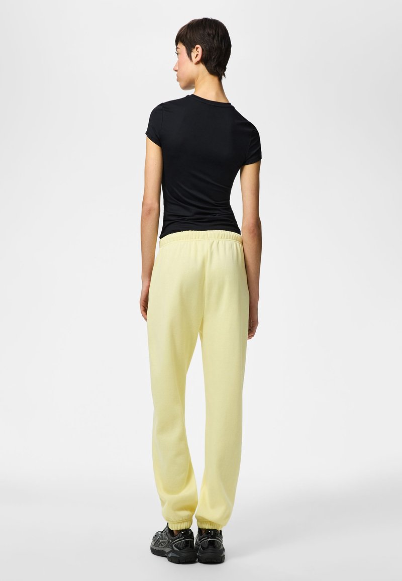 Pantaloni di tuta da donna gialli CK-01-33