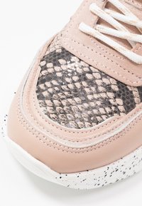 Zign Sneakers - nude